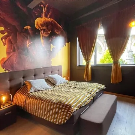 De Luxe *